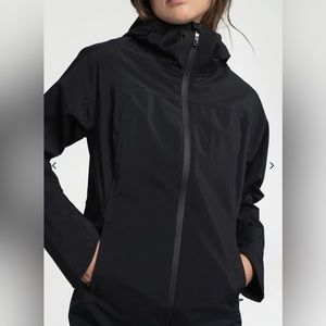 LOLË ELEMENT LONG RAIN JACKET